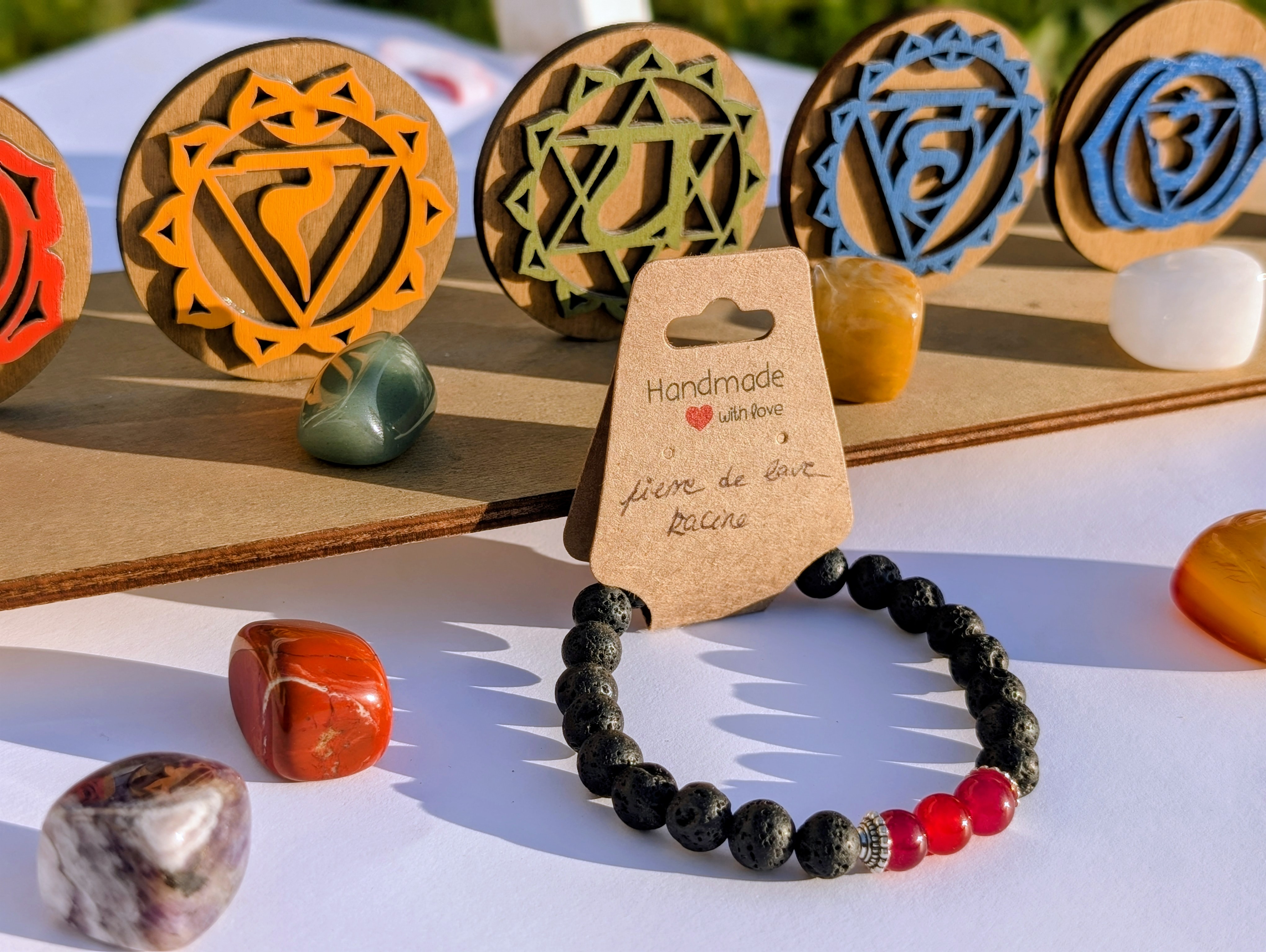 Bracelet pierre de lave et chakra racine