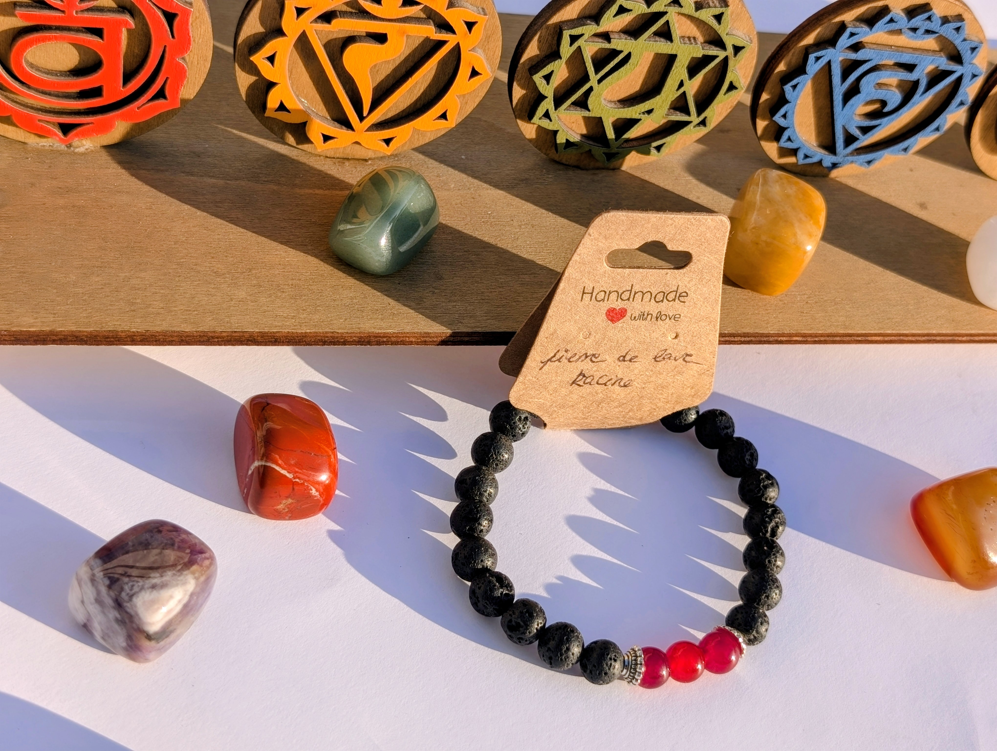 Bracelet pierre de lave et chakra racine - vue secondaire
