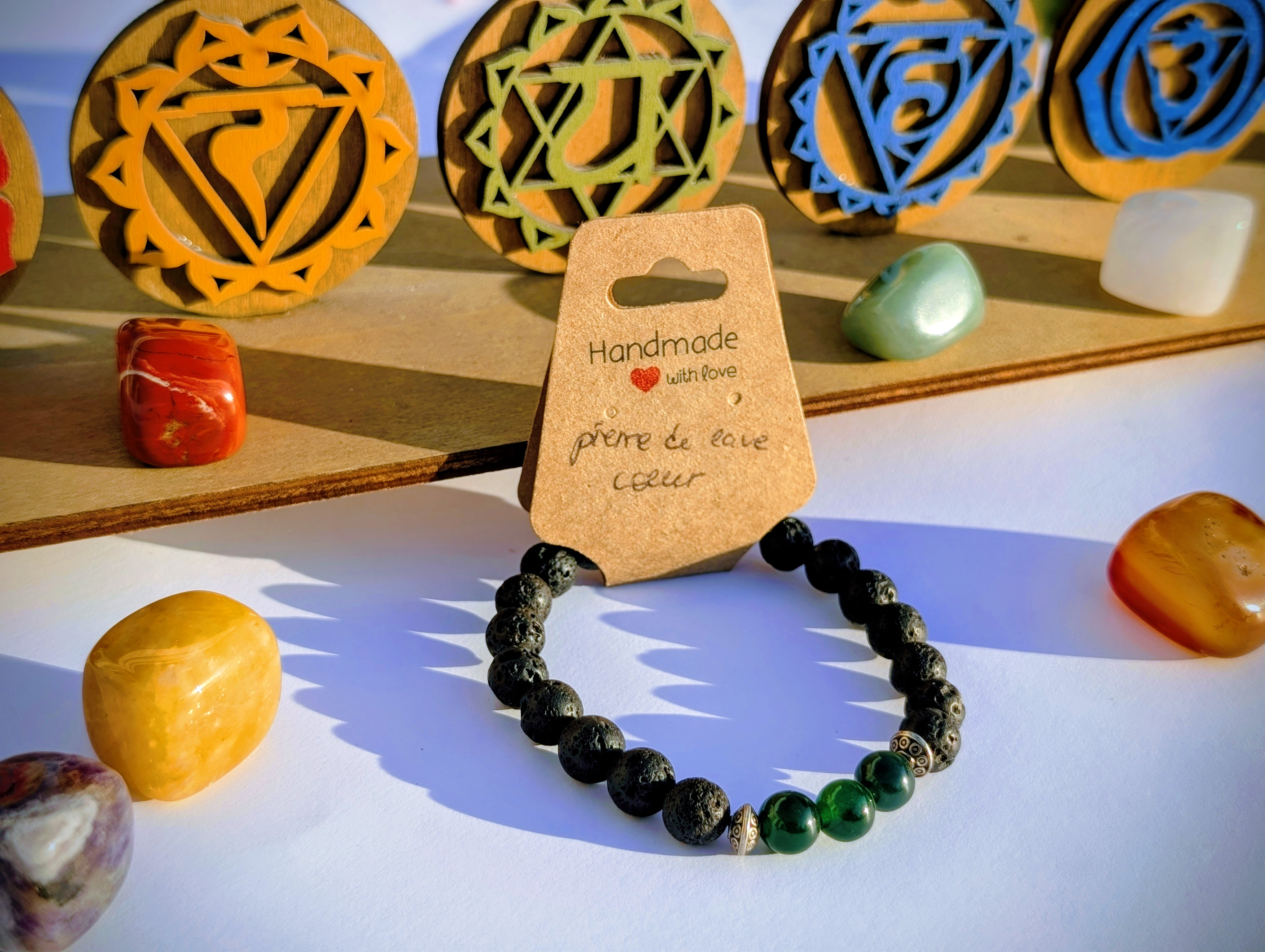 Bracelet pierre de lave et chakra coeur