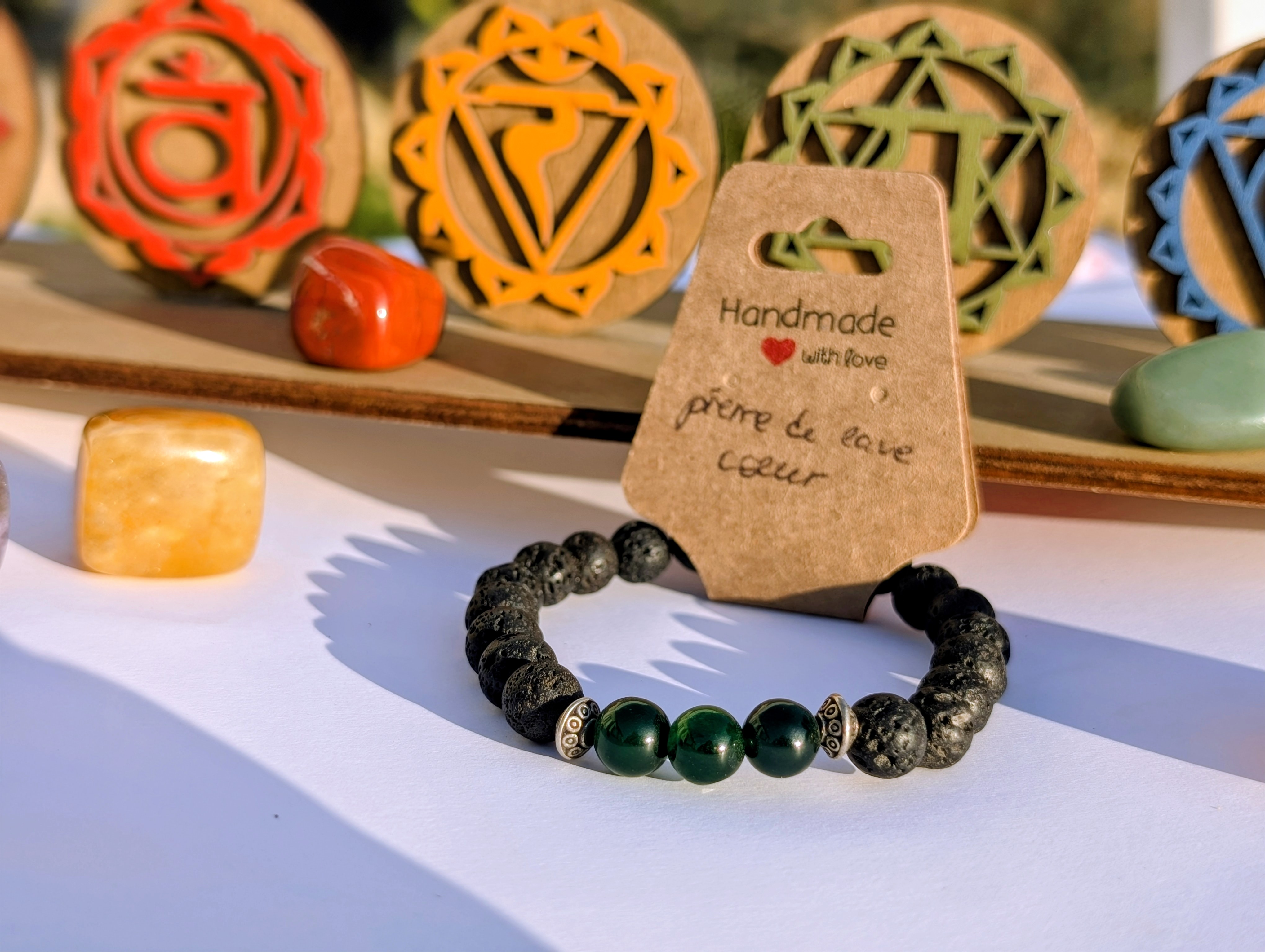 Bracelet pierre de lave et chakra coeur - vue secondaire