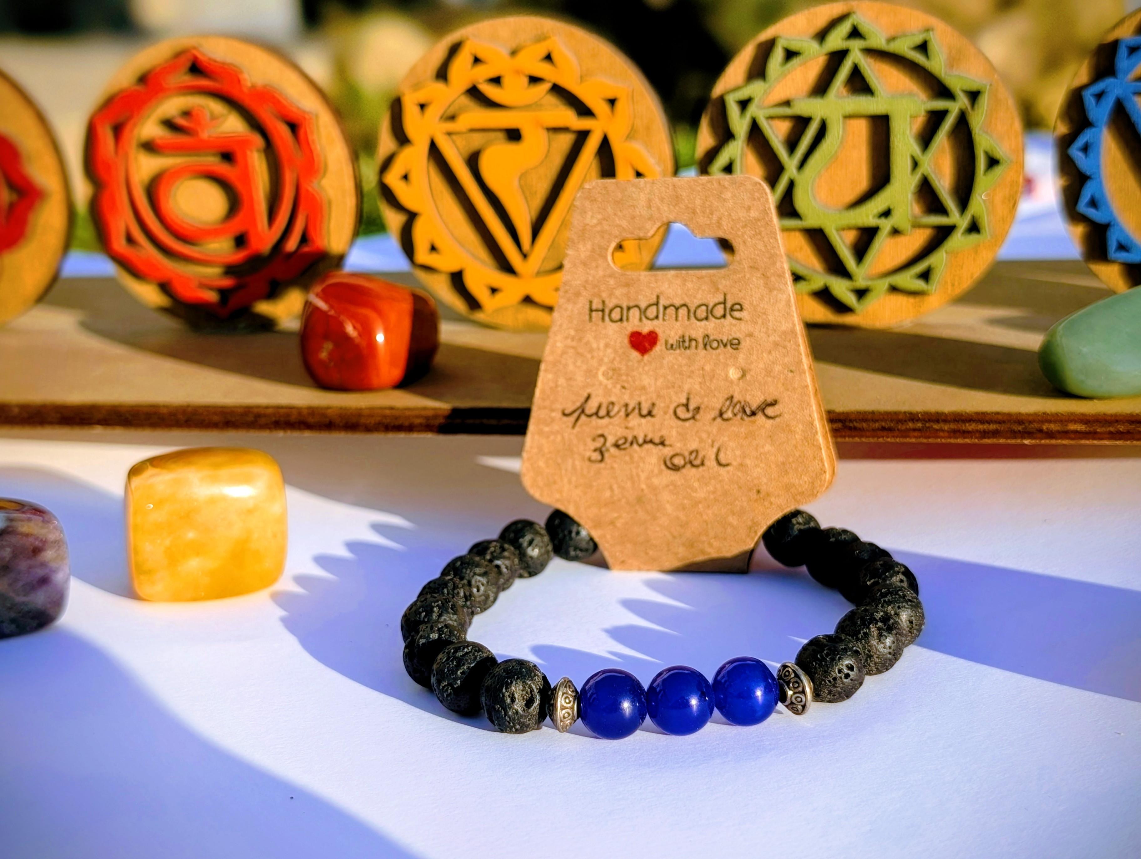 Bracelet pierre de lave et chakra du 3ème oeil - vue secondaire