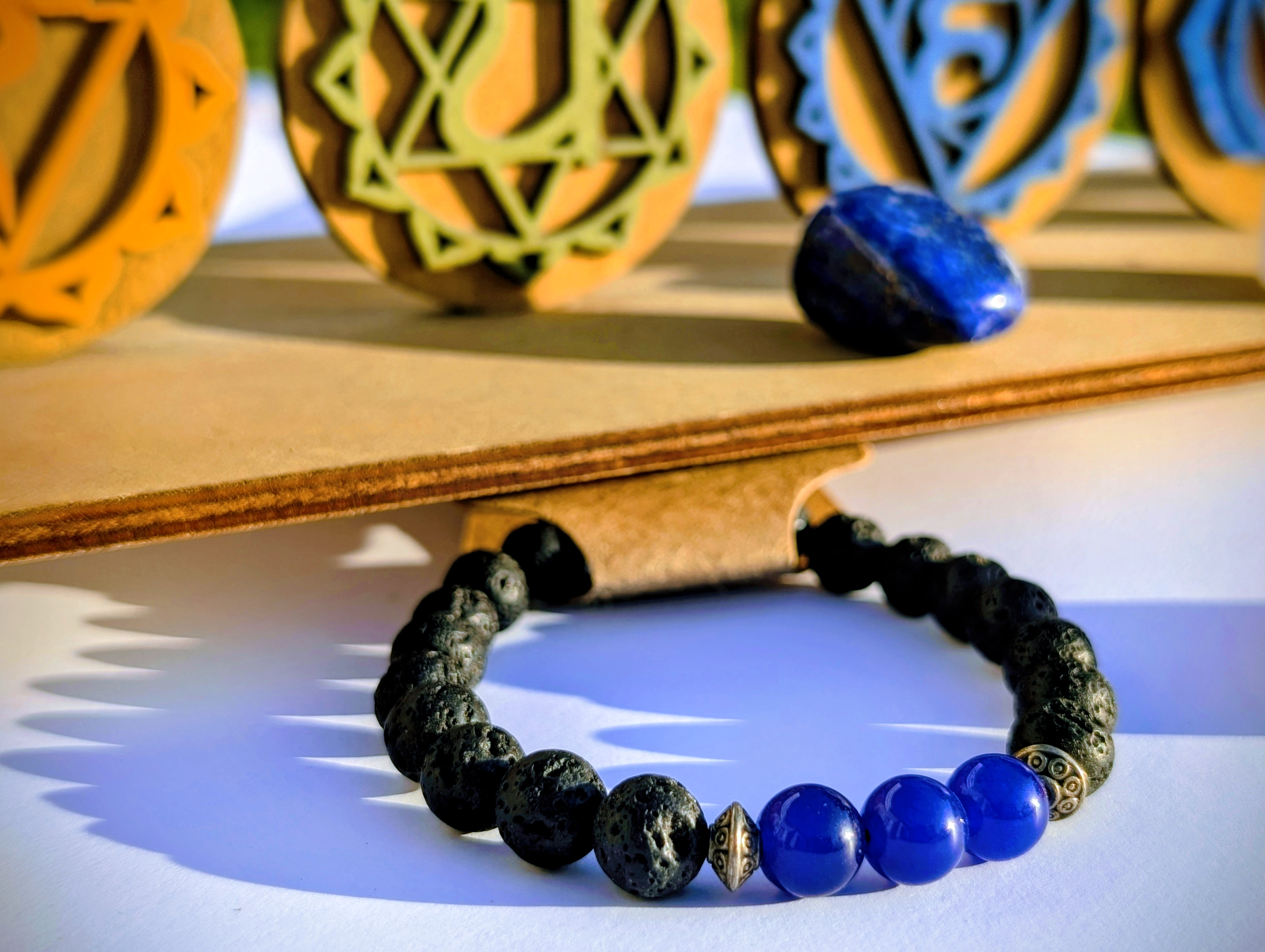 Bracelet pierre de lave et chakra du 3ème oeil - détail