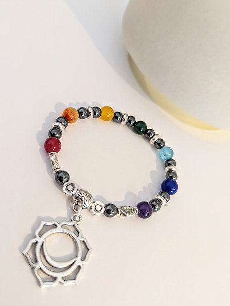 Bracelet 7 chakras, hématites, pendentif chakra - vue secondaire